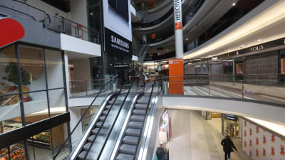 Ett tomt köpcenter i Ryssland.