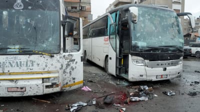 Bombskadade bussar i centrum av gamla Damaskus efter ett terrordåd mot shiapilgrimer.