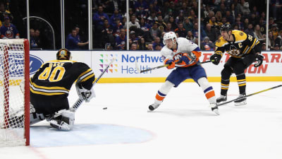 Rask räddar ett friläge från NY Islanders.