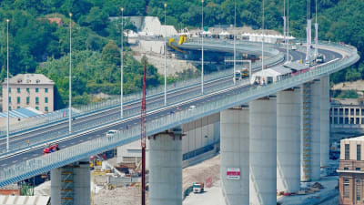 Del av den nya bron som byggts i Genua i stället för den bro som rasade i augusti 2018.