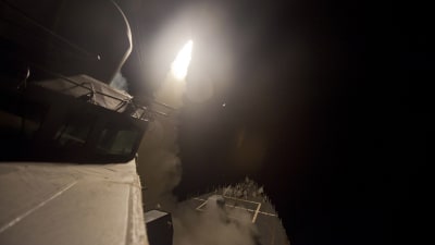 USS Arleigh Burke avfyrar Tomahawkmissiler mot IS-mål i Syrien i september 2014.