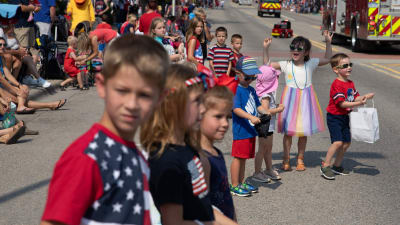 Parad i samband med självständighetsdagen i USA år 2021, barn firar.