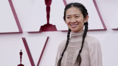 Regissören Chloé Zhao på Oscarsgalan 2021. Zhao regisserade filmen Nomadland. 
