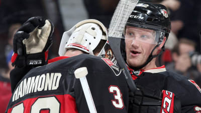 Andrew Hammond och Erik Condra i Ottawa Senators.