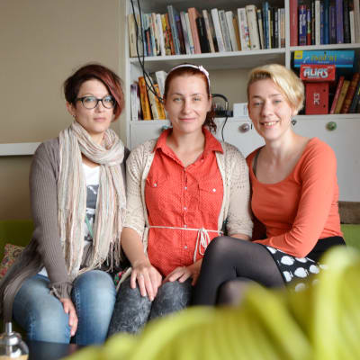 Anna Wiksten, Pi Kiviharju och Heidi Kiviharju bildar gruppen Soul sisters.