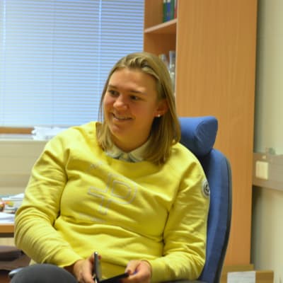Närbild av en leende Alexandra Forsén, teknisk chef och vattenchef i Ingå.