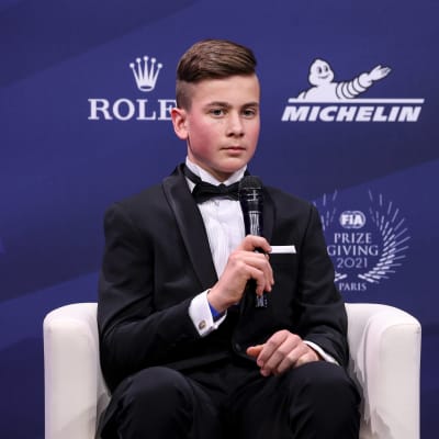 Tuukka Taponen puhui FIA:n palkintogaalassa 2021.