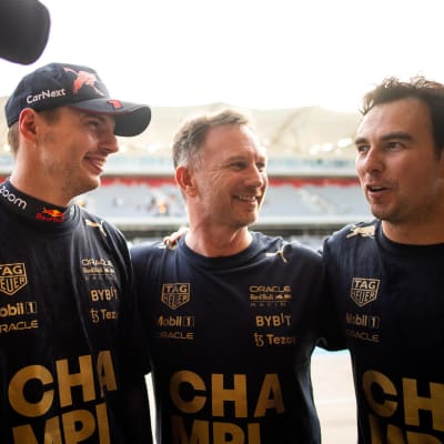 Max Verstappen, Christian Horner och Sergio Perez. 