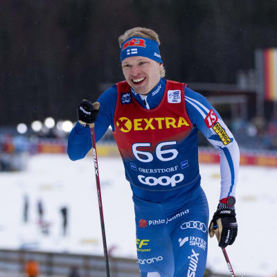 Iivo Niskanen åker skidor.