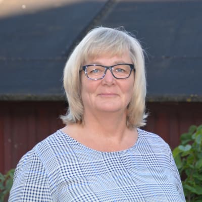 En blond kvinna med glasögon. Benita Öberg