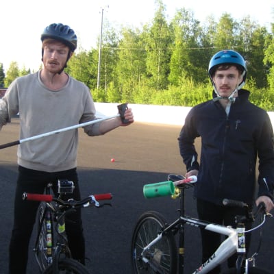 Patric Hjorth och Karl Hagner ska strax spela cykelpolo