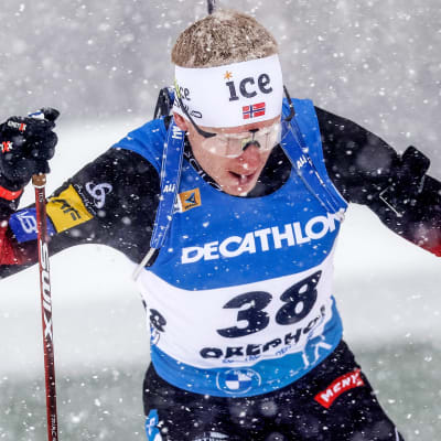 Johannes Thingnes Bø åker skidor i Oberhof.