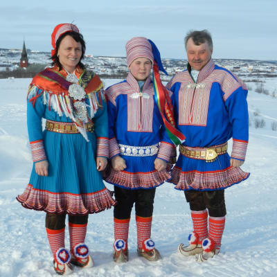 Den stora festen. Familjen Siris yngsta blir konfirmerad