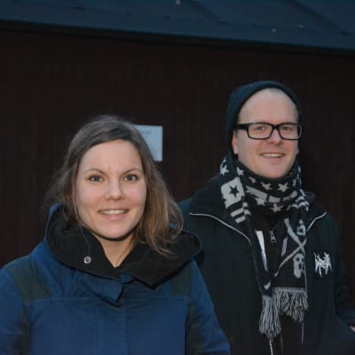 Porträttbild på Riina Lindroos och Erik Lindroos.