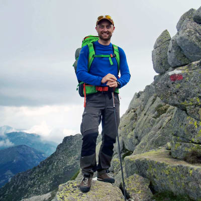 Peter Jofs på en bergsvandring på Korsika.