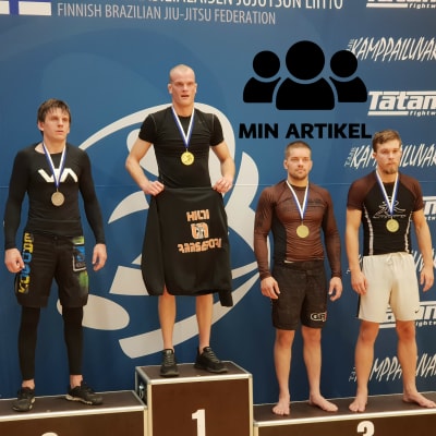 Vitali Sergeev, Jaakko Vilander, Jarmo Petäjäjärvi och Toni Toivanen på en prispall. 