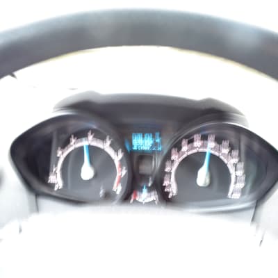 suddiga hastighetsmätare i bil