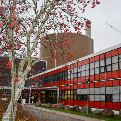 Hästholmens kärnkraftverks huvudbyggnad.