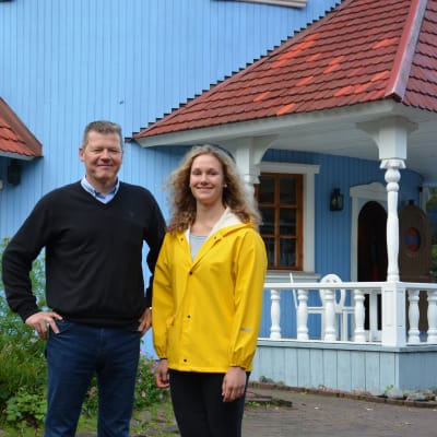 Tomi Lohikoski och Hanna Eklund vid mumundalen