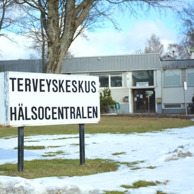 Skylt vid Hangö hälsostation.