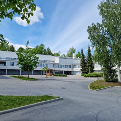 Hatsalan koulu.