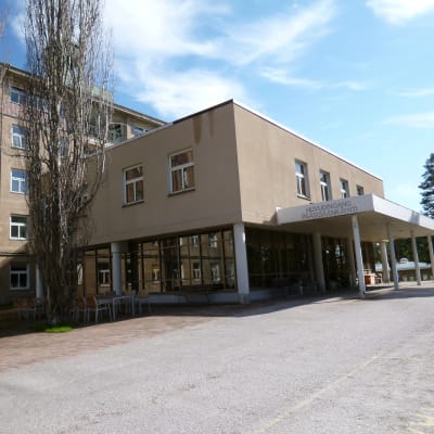 Ingången till huvudbyggnaden på  Mjölbolsta.