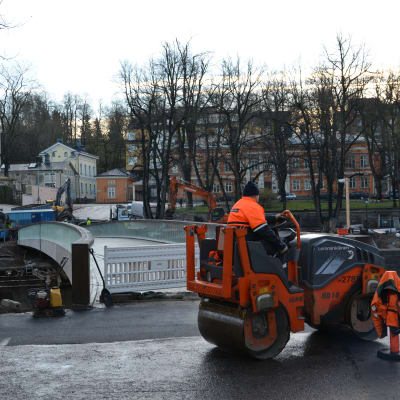 Biblioteksbron börjar bli invigningsklar