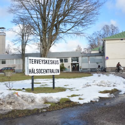 Skylt vid Hangö hälsostation.
