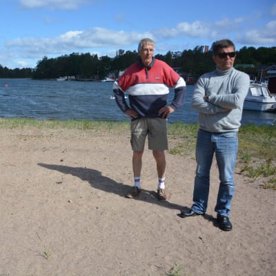Pär "Pelle" Holmström och Johan "Joppe" Stenman ordnar forneldarnas antt i Kapellhamnen i Hangö.