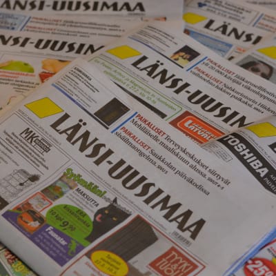 Flera nummer av tidningen Länsi-Uusimaa.