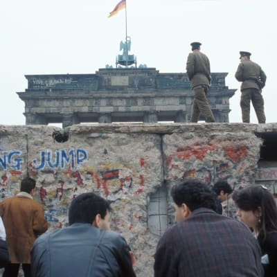 Berlinmuren vid Brandenburger Tor 1990.