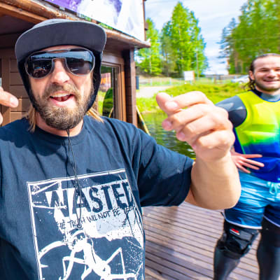 Kuvassa on Vuokatin Vesiurheilukeskuksen yrittäjä Jaakko Tossavainen