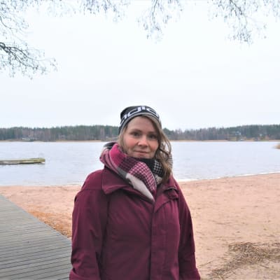 Kvinna på strand