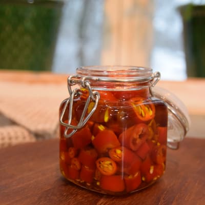 Glasburk med chili i olja