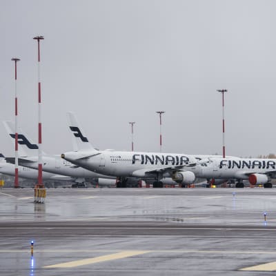 Tre Finnair-plan på Helsingfors-Vanda flygplats. 