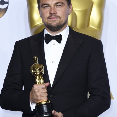 Leonardo DiCaprio fick äntligen sin första Oscar, nu för bästa manliga huvudroll i filmen The Revenant