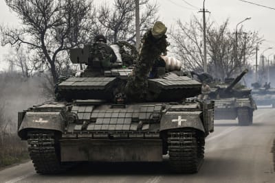 Ukrainan T64-panssarivaunut liikkuvat kohti Bahmutia.