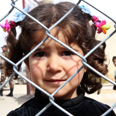 Syrisk flicka på flyktingläger.