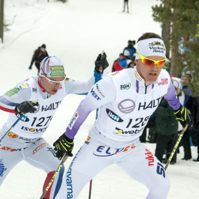 Sami Jauhojärvi åker skidor.