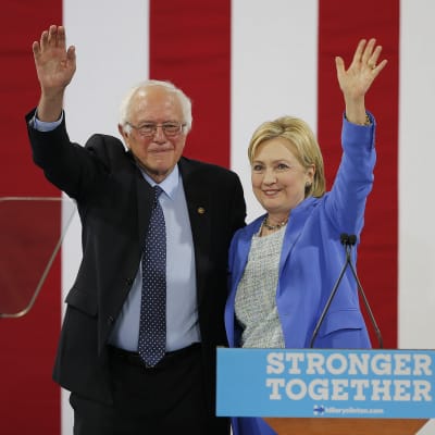 Hillary Clinton och Bernie Sanders i Portsmouth, New Hampshire den 11 juli 2016. Det var här Sanders för första gången uttryckte sitt stöd för Clinton.
