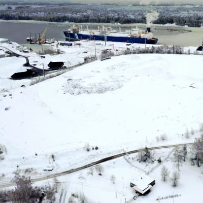 Joddböle hamn- ohc industriområde i Ingå fotograferat från luften. 