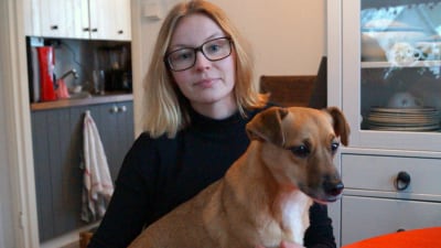 Emma Gäddnäs adopterade hemlösa hundar.