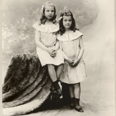 C.G.E. Mannerheims barn Anastasie och Sofia.
