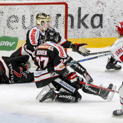 Patrik Carlsson gjorde tre mål under ordinarie speltid i Jyväskylä.