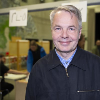 Pekka Haavisto, eurovaalit, äänestäminen, Kulosaaren ala-aste, äänestyspaikka