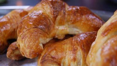 Hemgjorda delikata croissanter