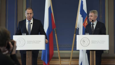 Rysslands utrikesminister Sergej Lavrov och Pekka Haavisto på Ständerhuset i Helsingfors. 