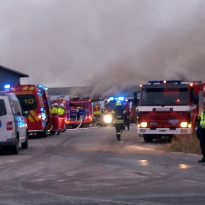 Den kraftiga branden i Rusko förorsakade kraftig rökbildning i området.