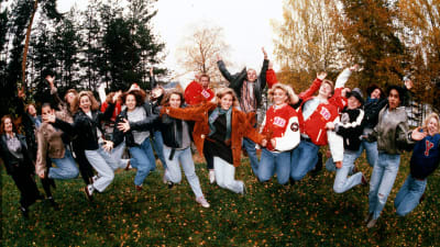 Gruppbild ur tv-serien 16, Yle 1993