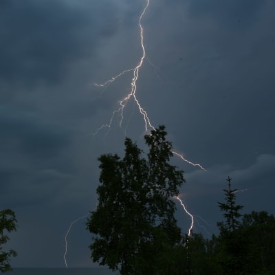 Blixt i Töjby i Närpes.